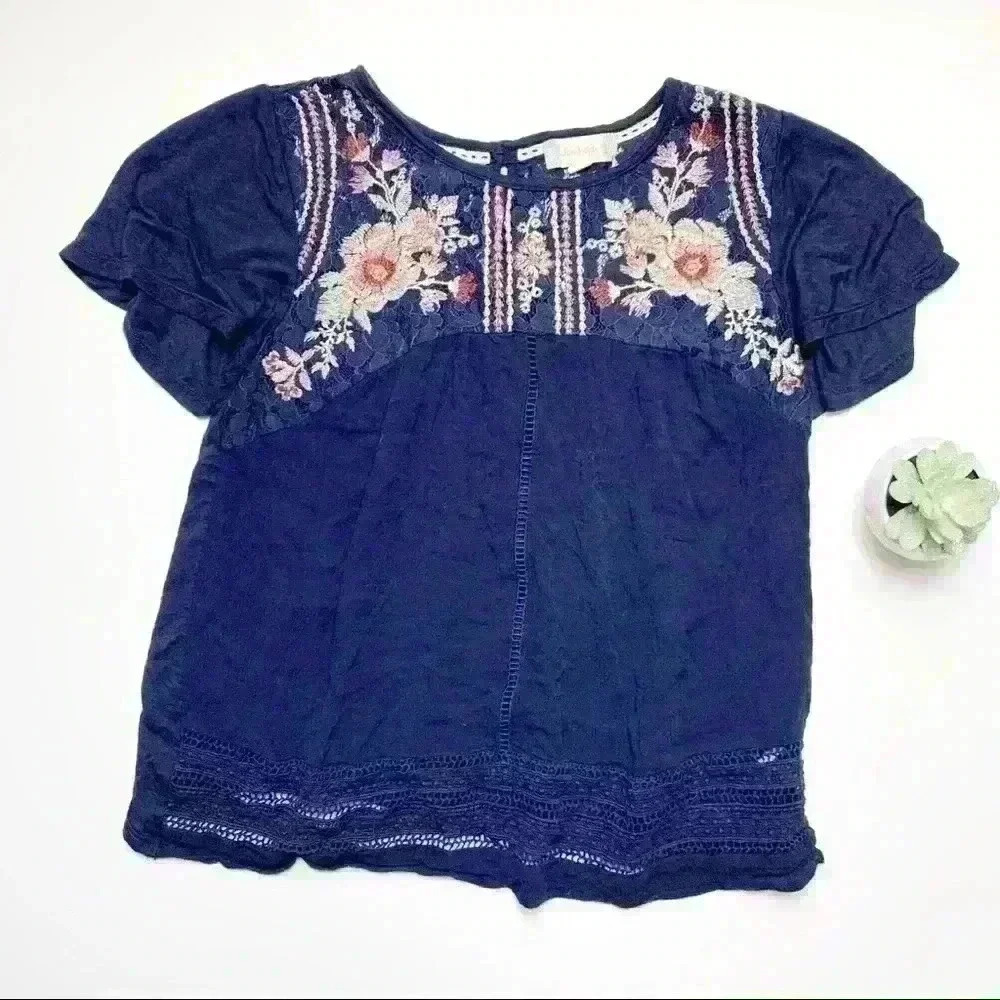 ALTAR’D STATE Blue Floral Lace Top Blouse Bohemian Style Sz. Small Short Sleeve